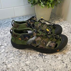Keen Newport H2 Waterproof Sandals Shoes Size 5 Camo Green Outdoor Hiking 38 EU